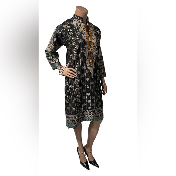 Elegant Black and Gold Women's Dress - Picture 7 of 12